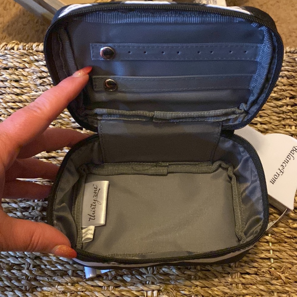 Thirty one jewelry case